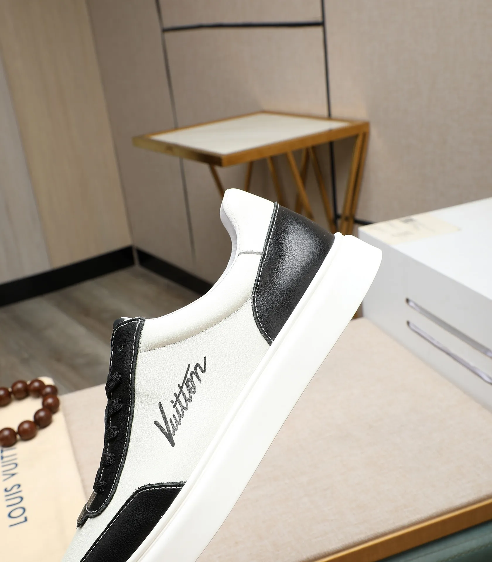 Men's shoes 💰440📛📛【LOUIS VUITTON】Louis Vuitton 2024 official website synchronized new products 👟Milan fashion catwalk style 🇰🇾🇰🇾LV family logo, celebrity style, a must-have for fashionistas ⚠️First-layer calfskin ➕Genuine leather lining ➕Official website original version special outsole 👞Number 38-44
